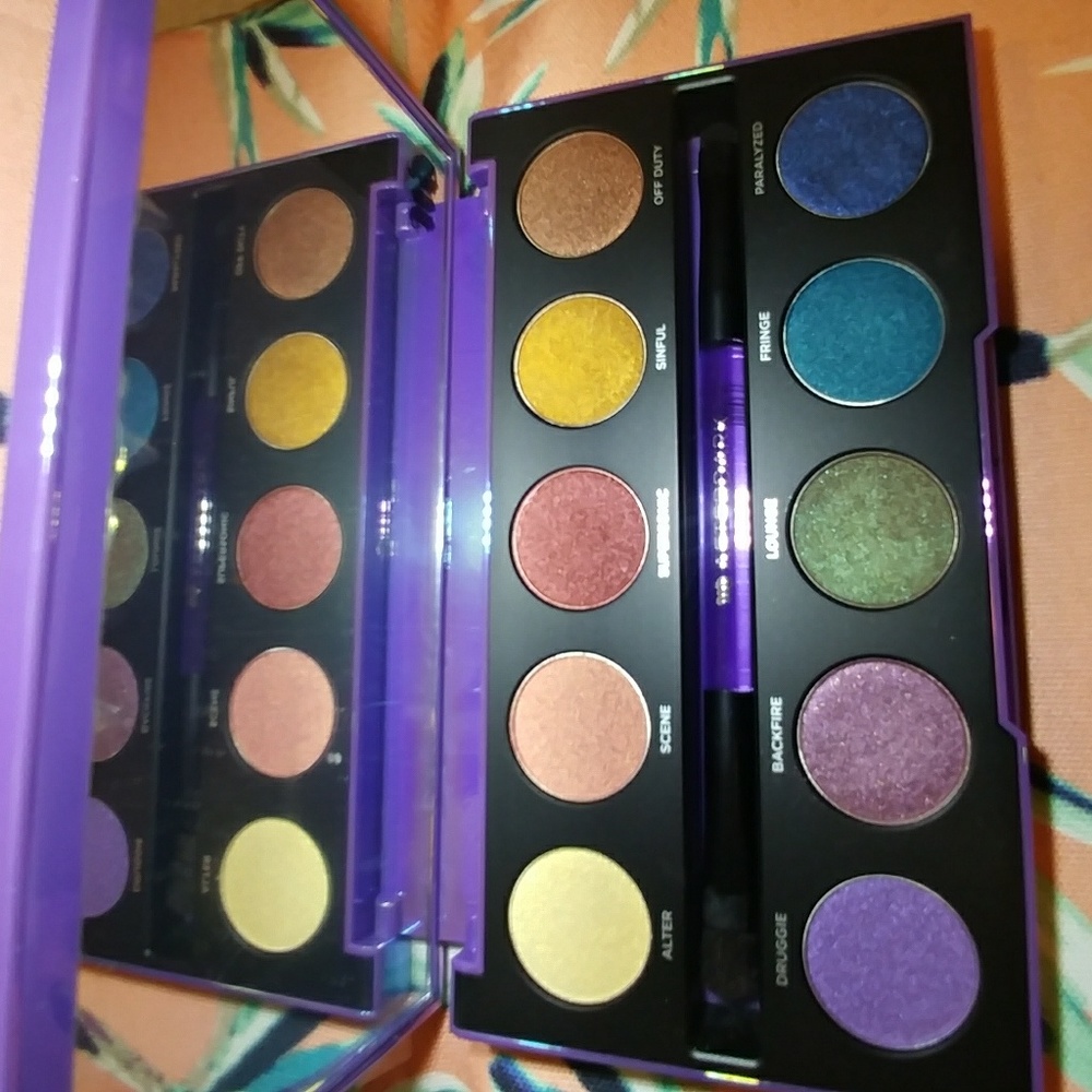 ⭐L.E. URBAN DECAY AFTER DARK PALETTE